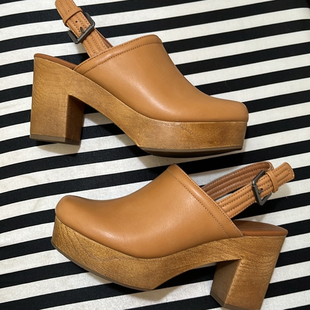 Clogs - Picture 11 of 11